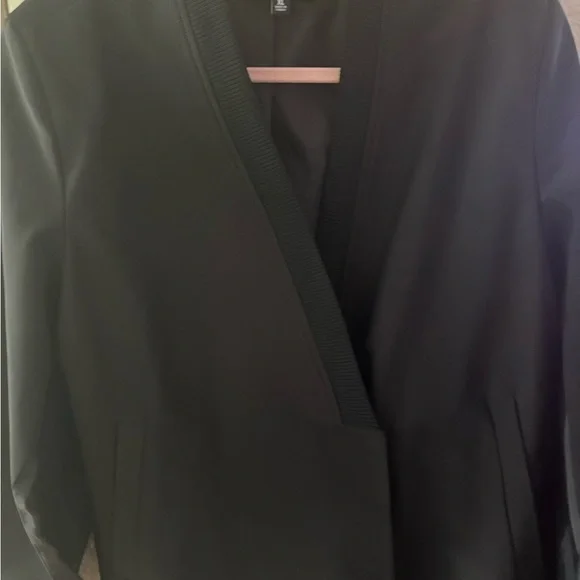 GSTQ Women's Black Cape Jacket - Picture 10 of 10